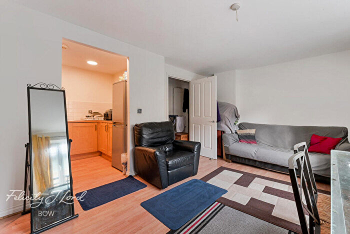 1 Bedroom Apartment For Sale In Locksons Close, London, E14