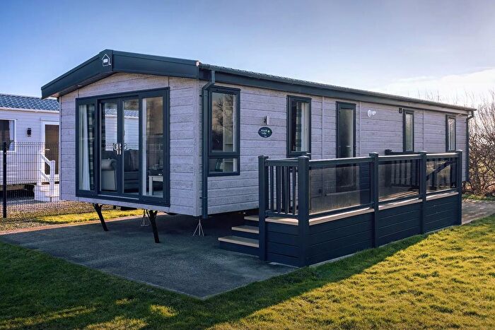 2 Bedroom Lodge For Sale In Newland, Epworth, Doncaster, DN9