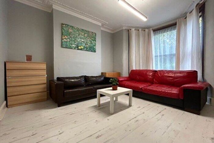 1 Bedroom Flat To Rent In Endsleigh Gardens, Ilford, IG1