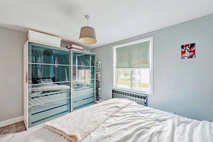 1 Bedroom Flat For Sale In Horley Road, Redhill, RH1