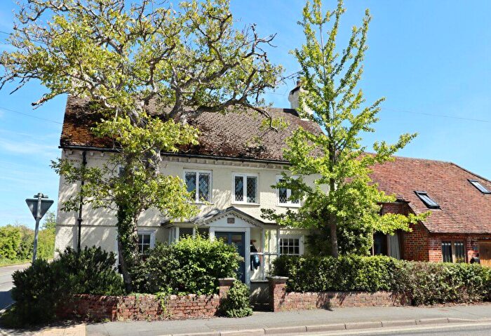 4 Bedroom Link Detached House For Sale In Havant Road, Hayling Island, PO11