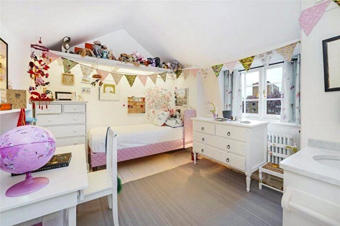 4 Bedroom Town House To Rent In Cheyne Walk, London, SW10