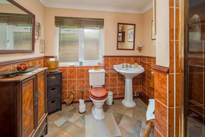 4 Bedroom Chalet For Sale In The Honeypot, Millfield Avenue, East Cowes, Isle Of Wight, PO32