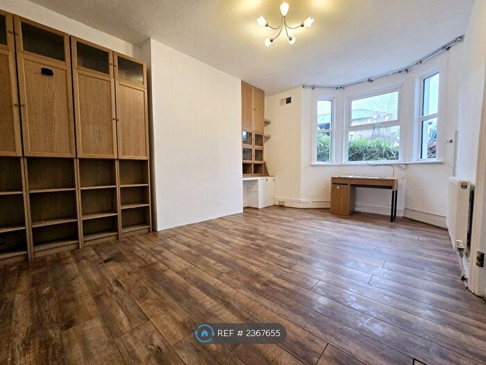2 Bedroom Flat To Rent In Upper Grosvenor Road, Tunbridge Wells, TN1