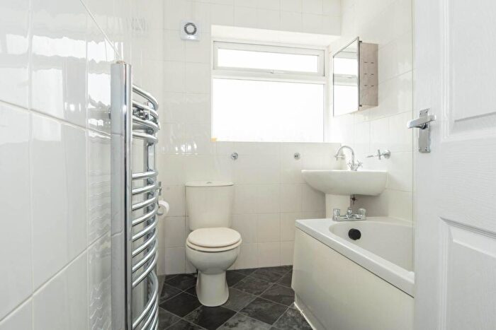 3 Bedroom Terraced House For Sale In Sommerdale Grove, LS13