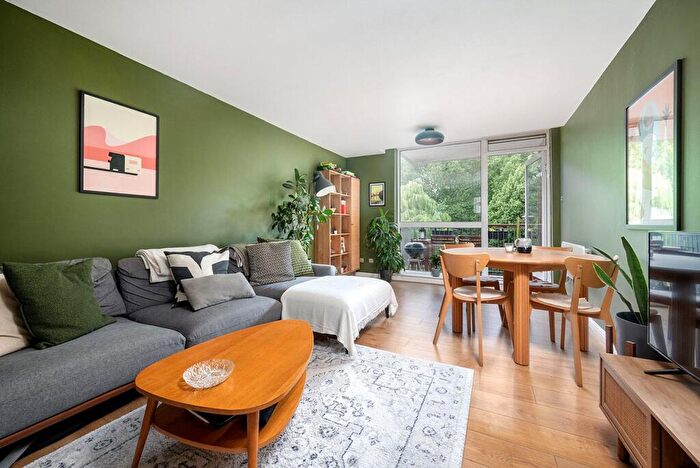 2 Bedroom Apartment To Rent In Printers Mews, Bow, London, E3