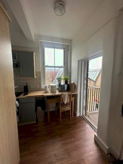2 Bedroom Flat To Rent In Edgeley Rd, Clapham, SW4
