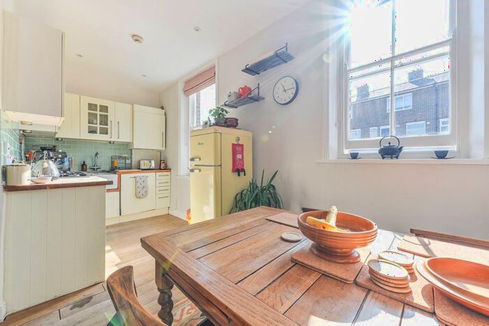 2 Bedroom Flat To Rent In Mowll Street, Oval, London, SW9