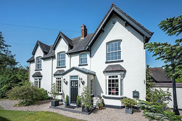 4 Bedroom Detached House For Sale In Stratford Road, Hockley Heath, Solihull, B94