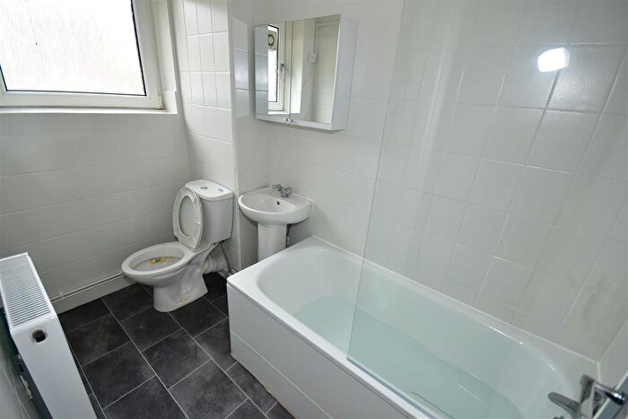 1 Bedroom Flat To Rent In Lower Queens Road, Buckhurst Hill, IG9