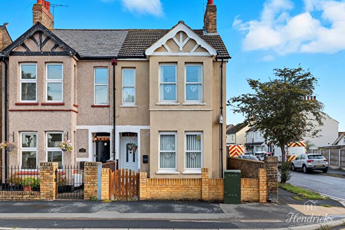 3 Bedroom End Of Terrace House For Sale In High Street, Southend-On-Sea, SS3