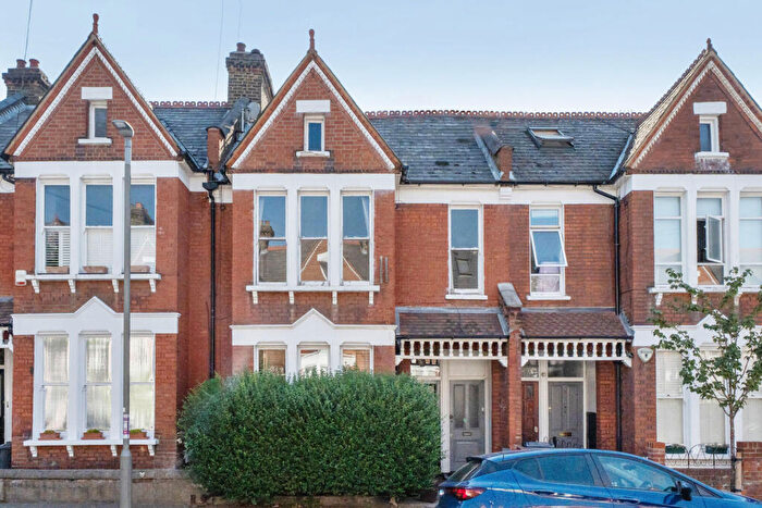 2 Bedroom Maisonette For Sale In Beira Street, Clapham South, London, SW12