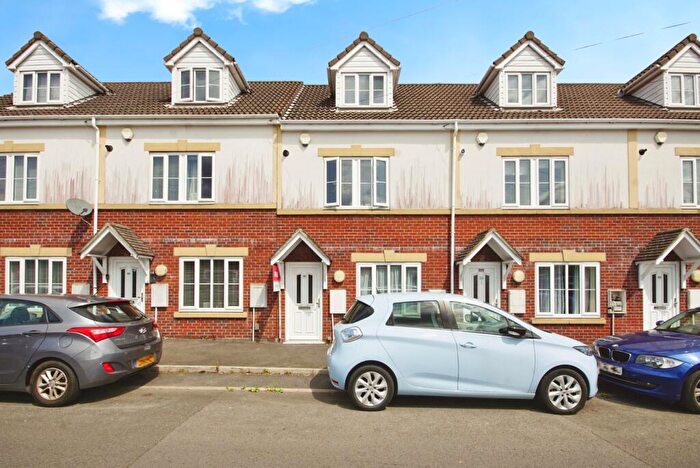 3 Bedroom Terraced House For Sale In Wood Road, Kingswood, Bristol, Gloucestershire, BS15