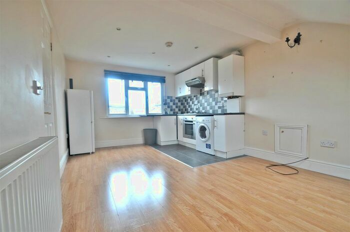 1 Bedroom Flat To Rent In Gordon Road, Ealing W13