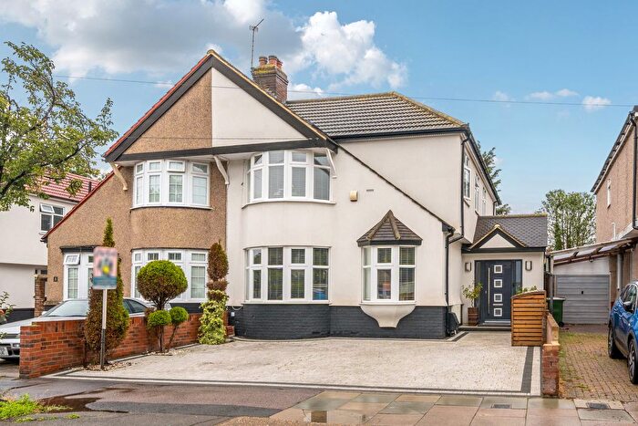 6 Bedroom Semi-detached House For Sale In Northumberland Avenue, Welling, DA16