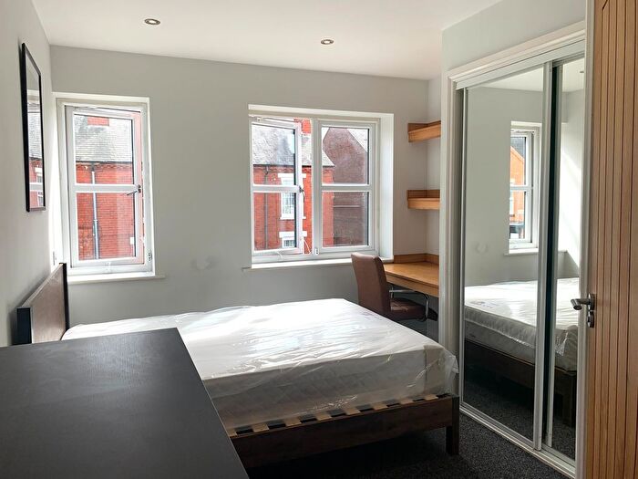 5 Bedroom Flat To Rent In Flat, Lord Tennyson House, Rasen Lane, LN1