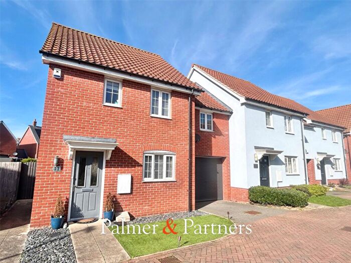 4 Bedroom Link Detached House For Sale In Glover Close, Clacton-on-Sea, Essex, CO16