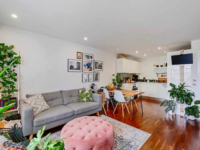 1 Bedroom Flat To Rent In Cornmill House, Wharf Street, London, SE8