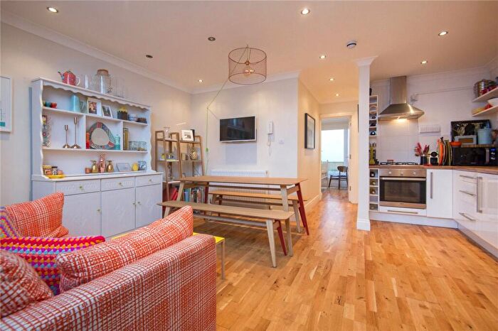 2 Bedroom Flat To Rent In Brett Road, Hackney, London, E8