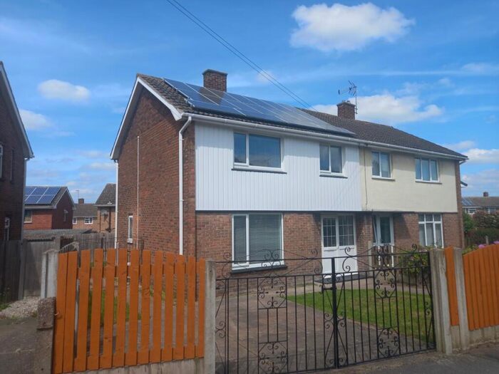 3 Bedroom Semi-Detached House To Rent In Breck Bank, New Ollerton, NG22