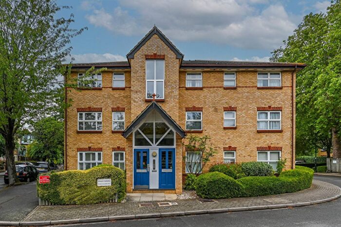 2 Bedroom Flat To Rent In Monmouth Close, Chiswick, London, W4