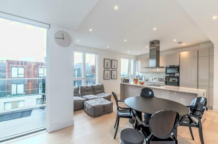 3 Bedroom Flat To Rent In Rochester Place, Camden, London, NW1