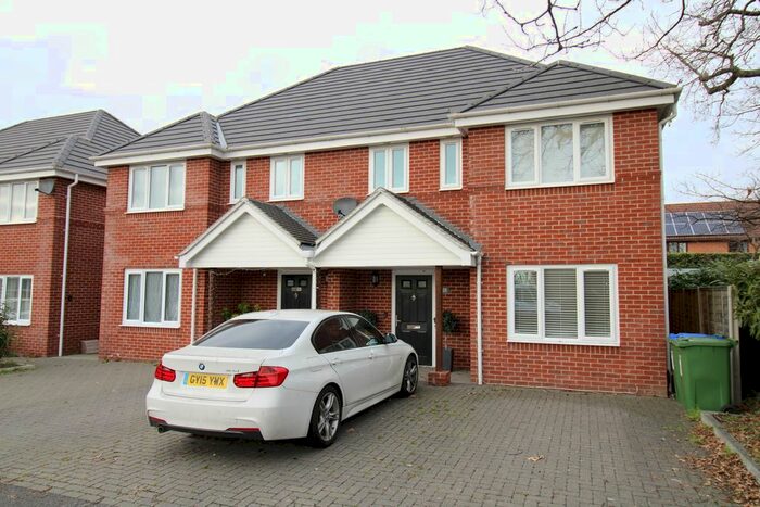 3 Bedroom Semi-Detached House To Rent In Highlands Road, Fareham, PO15