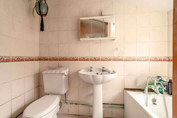3 Bedroom Terraced House For Sale In Carlton Road, Lowestoft, NR33