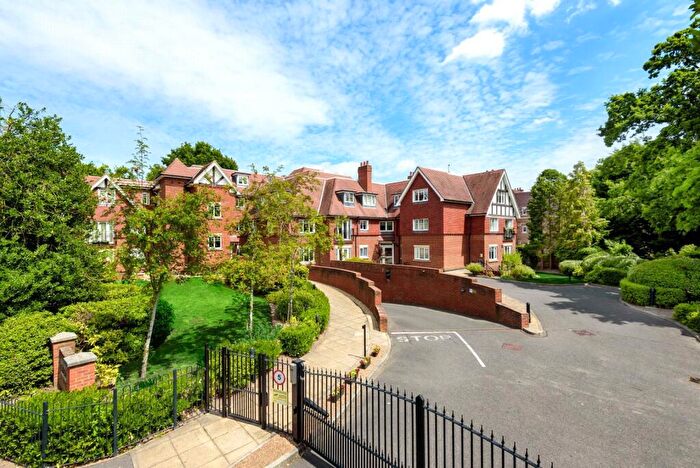 2 Bedroom Apartment To Rent In Bridgewater Road, Weybridge, KT13