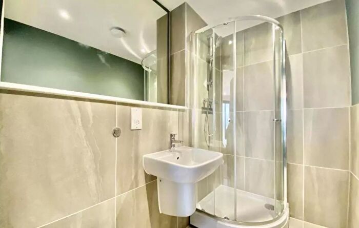 2 Bedroom Flat To Rent In Violet Road, London, E3