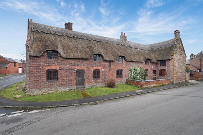4 Bedroom Detached House For Sale In West End, Welford, Northampton, NN6