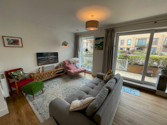 2 Bedroom Apartment For Sale In The Embankment, Nash Mills Wharf, Hemel