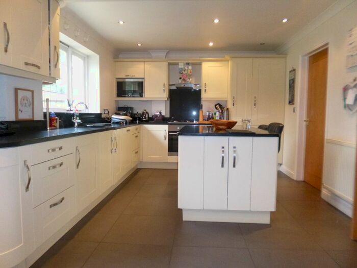 5 Bedroom Detached House To Rent In Athenia Close, Goffs Oak Cuffley EN7