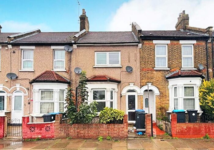 3 Bedroom Terraced House For Sale In Hendon Road, Edmonton, London, N9