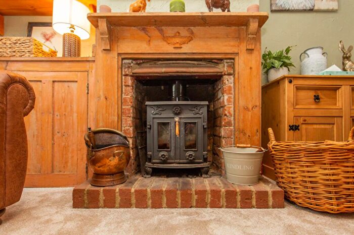2 Bedroom Cottage For Sale In Park Lane, Preston, CT3