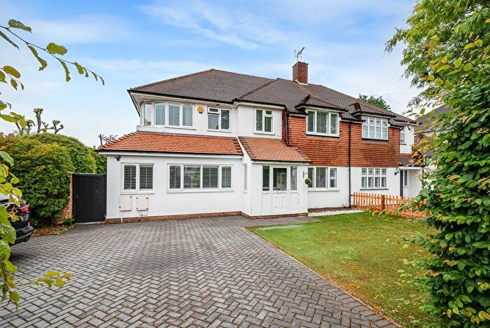4 Bedroom Semi Detached House For Sale In Upton Road South, Bexley, DA5