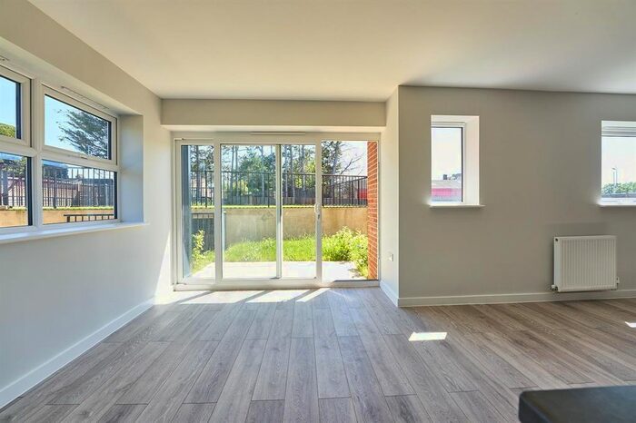 2 Bedroom Flat To Rent In Flat, Dower Court, Spencer Road, Rainham, RM13