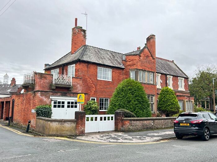 4 Bedroom Semi-Detached House To Rent In Hastings Place, FY8