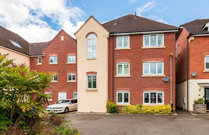 2 Bedroom Flat For Sale In Staniland Court, Abingdon, OX14