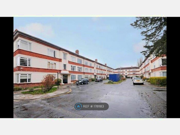 3 Bedroom Flat To Rent In Boston Manor Road, Brentford, TW8