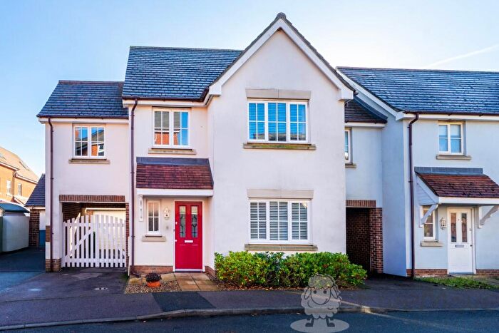 4 Bedroom Link Detached House For Sale In Clematis Way, Wymondham, Norfolk, NR18