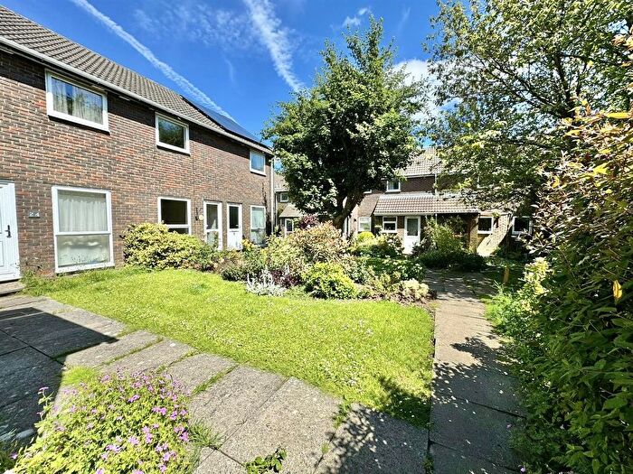 1 Bedroom Flat For Sale In Ridgeway Close, Heathfield, TN21