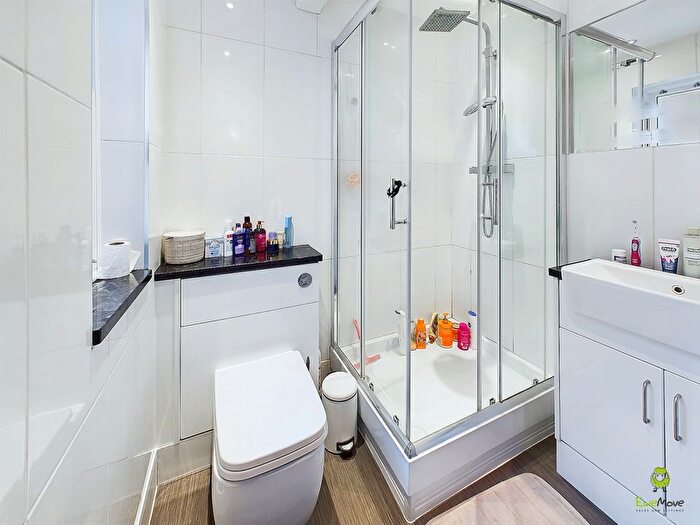 2 Bedroom Flat For Sale In Duchess Apartments, Queens Road, Welling, Kent, DA16