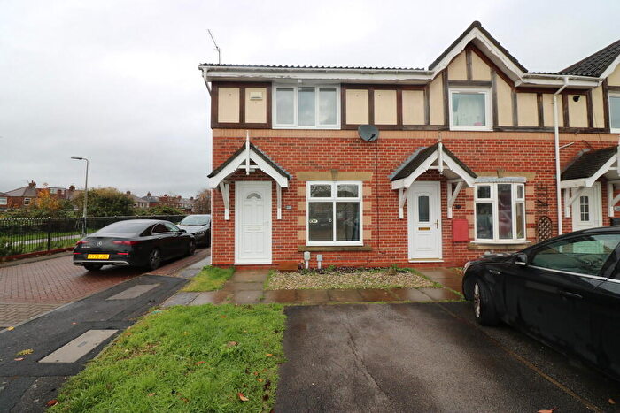 3 Bedroom End Of Terrace House To Rent In Bermondsey Drive, HU5