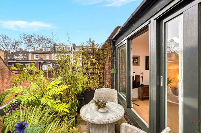 3 Bedroom House For Sale In Belsize Village, Belsize Park, London, NW3