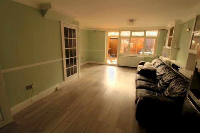 3 Bedroom Maisonette To Rent In Priors Field, Northolt, UB5