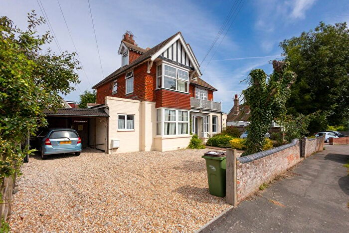 2 Bedroom Flat For Sale In Hillcrest Road, Hythe, CT21
