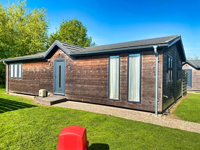 2 Bedroom Detached Bungalow To Rent In Hailsham Road, Stone Cross, BN24