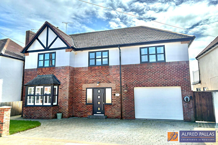 5 Bedroom Detached House For Sale In Bywell Road, Cleadon, SR6