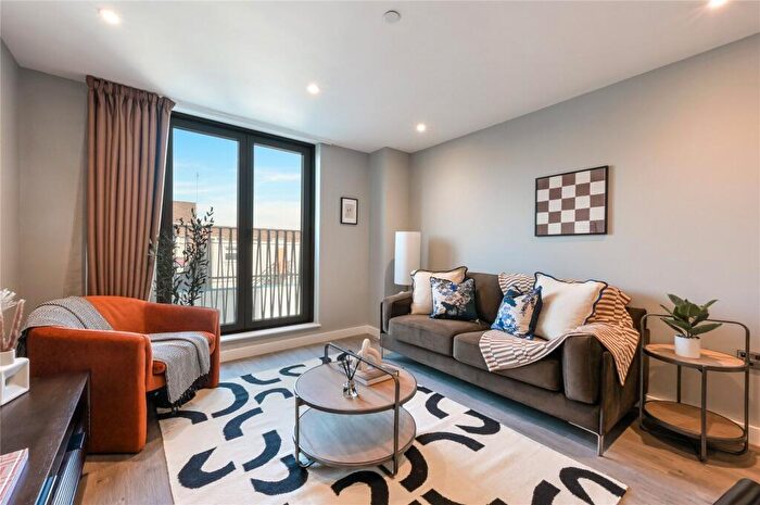 2 Bedroom Apartment To Rent In Spinners Yard, Skinner Ln, LS7